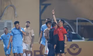 Ném thẻ, phản ứng trọng tài, GĐKT của CAHN liệu có bị xử nghiêm?