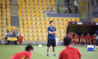 HLV Lee Young-jin. Ảnh: Hữu Phạm