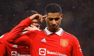 Tiếp đà thăng hoa, MU áp sát Top 2 Premier League