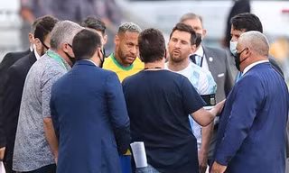 Lionel Messi bực tức với cảnh sát Brazil