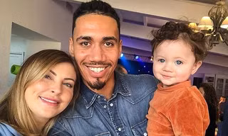 Gia đình nhỏ của Chris Smalling.