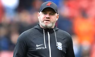 Wayne Rooney chính thức bị CLB hạng Nhất Anh sa thải sau 3 tháng
