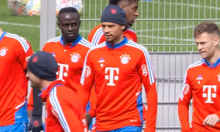 Đấm Sane, Sadio Mane bị Bayern treo giò
