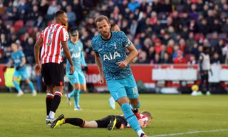 Harry Kane lóe sáng ngày Lễ tặng quà, Tottenham giật lại 1 điểm trước Brentford