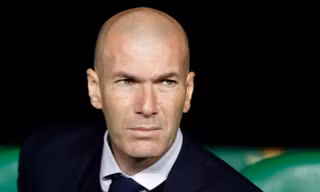 HLV Zidane đau lòng rời Real Madrid vì bị ‘đâm sau lưng’