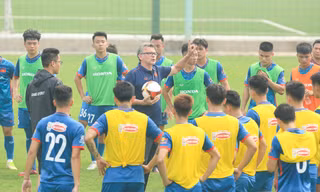 Hùng Dũng và Tiến Linh chia sẻ trải nghiệm đầu tiên dưới thời HLV Troussier
