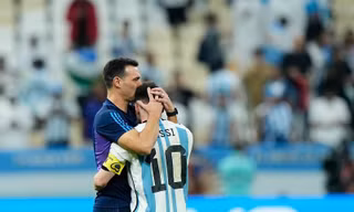 HLV Argentina hứa giữ chỗ cho Messi dự World Cup 2026