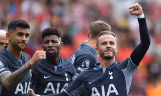 Số 10 mới tỏa sáng, Tottenham vẫn không thắng Brentford