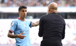 Cãi Pep Guardiola, ngôi sao hàng đầu Man City bị đẩy đi vào phút chót