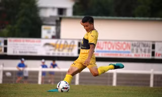 Quang Hải lập cú đúp trong 30 phút trận đấu của Pau FC