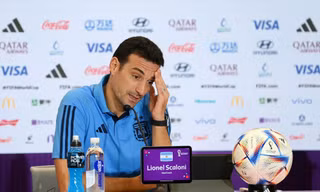 Rời sân lúc 2 giờ sáng, HLV Argentina chỉ trích FIFA: ‘Chúng tôi bị loại thì tốt hơn’