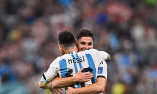 Lionel Messi chơi cực đẹp, nhường giải thưởng cho đàn em