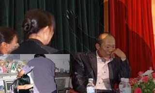 Ngỡ ngàng tới làng đánh vợ