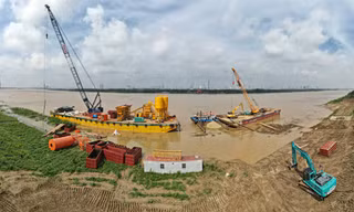 Công trường xây dựng cầu Tứ Liên sau 1 tháng thi công