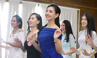 Phút ngẫu hứng của thí sinh Hoa hậu Việt Nam 2018