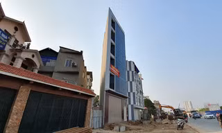 Xuất hiện nhà xây dựng kiểu 'lưỡi rìu' trên đường Phạm Văn Đồng