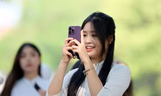 Nữ sinh trường Bưởi rạng rỡ trong ngày khai trường