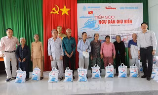 Tiếp sức ngư dân Lý Sơn giữ biển