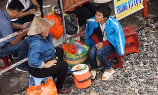 Người Hà Nội co ro trong tiết lạnh đầu mùa