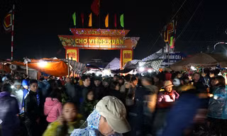 Chợ Viềng có gì mà hàng ngàn người đội mưa rét mua, bán?