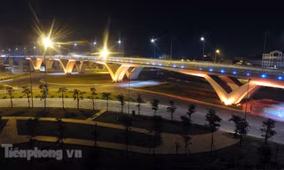 Cầu vượt thép lớn nhất Việt Nam lung linh về đêm qua góc nhìn flycam