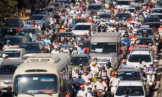 'Cực hình' tắc đường trong ngày Hà Nội nắng nóng thiêu đốt