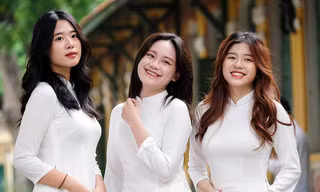 Nữ sinh Hà Nội rạng rỡ trong ngày khai trường