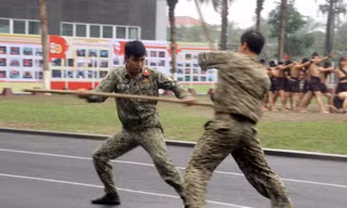 Lính đặc công trổ tài đánh võ
