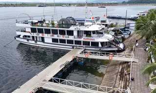 Tàu du lịch Quảng Ninh đã về nơi tránh trú bão sau lệnh cấm biển 
