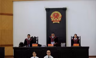 Hội đồng xét xử vụ án.