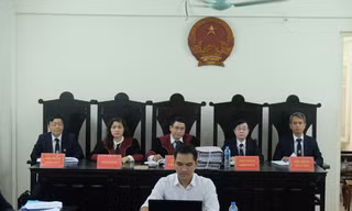 Hội đồng xét xử vụ án.