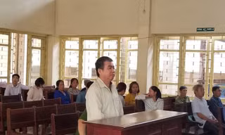 Bị cáo Vi Văn Phượng tại tòa ngày 26/4.