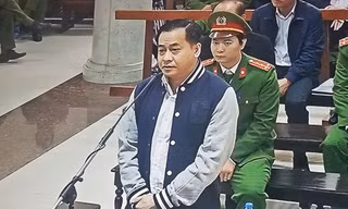 Bị cáo Phan Văn Anh Vũ trả lời HĐXX.