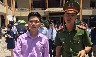 Bị cáo Hoàng Công Lương tại tòa án TP Hòa Bình.