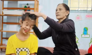 Nỗi buồn của ‘người mẹ trẻ em da cam’ ở Trung tâm phải dừng hoạt động vì hết tiền