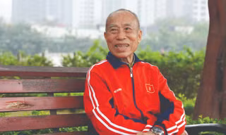 Cụ Bùi Lương trong một lần về nhất ở Tiền Phong Marathon