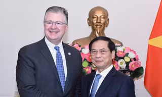 Bộ trưởng Ngoại giao Bùi Thanh Sơn tiếp Trợ lý Ngoại trưởng Mỹ Daniel Kritenbrink ngày 21/6. (Ảnh: Mofa)