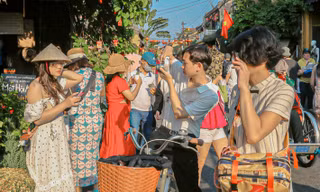 Thấy gì từ việc nhiều tỉnh thành 'hái ra tiền' dịp Tết?