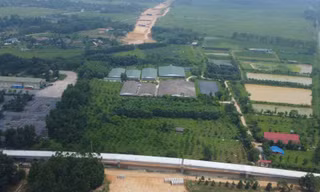 Cao tốc Bắc - Nam tắc nghẽn vì vướng... một trại lợn