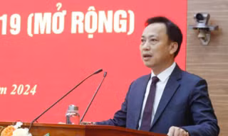 Chờ quyết định sáp nhập, hợp nhất, kết thúc hoạt động, vẫn phải hoàn thành công việc