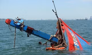 Tàu cá của ngư dân Quảng Ngãi nhiều lần bị tàu Trung Quốc đâm chìm, truy đuổi khi đánh bắt trên vùng biển thuộc chủ quyền của Việt Nam.