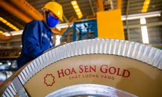 Tôn siêu bền Hoa Sen Gold được cam kết bảo hành chống thủng dột lên đến 30 năm và bảo hành màu 10 năm, đáp ứng những yêu cầu khắt khe nhất của các công trình dân dụng, công nghiệp