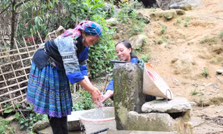 Hiện nhiều người dân ở khu vực vùng núi còn gặp khó khăn về nước sạch sinh hoạt