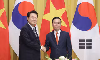 Chủ tịch nước Võ Văn Thưởng và Tổng thống Hàn Quốc Yoon Suk Yeol. (Ảnh: Như Ý)