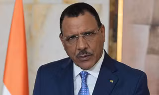 Tổng thống Niger Mohamed Bazoum. (Ảnh: CNN)