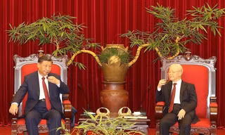 Tổng Bí thư Nguyễn Phú Trọng mời Tổng Bí thư, Chủ tịch nước Trung Quốc Tập Cận Bình trà đặc biệt