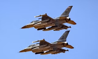 Mỹ điều 2 chiếc F-16 ra xua 4 máy bay quân sự Nga gần Alaska