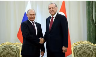 Tổng thống Nga Vladimir Putin (trái) và người đồng cấp Thổ Nhĩ Kỳ Tayyip Erdogan. (Ảnh: Getty)