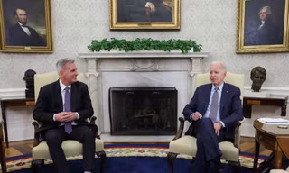 Tổng thống Mỹ Joe Biden và Chủ tịch Hạ viện Kevin McCarthy. (Ảnh: Reuters)