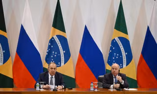 Ngoại trưởng Nga Sergei Lavrov trong cuộc họp báo chung với người đồng cấp BrazilMauro Vieira ngày 17/4. (Ảnh: CNN)